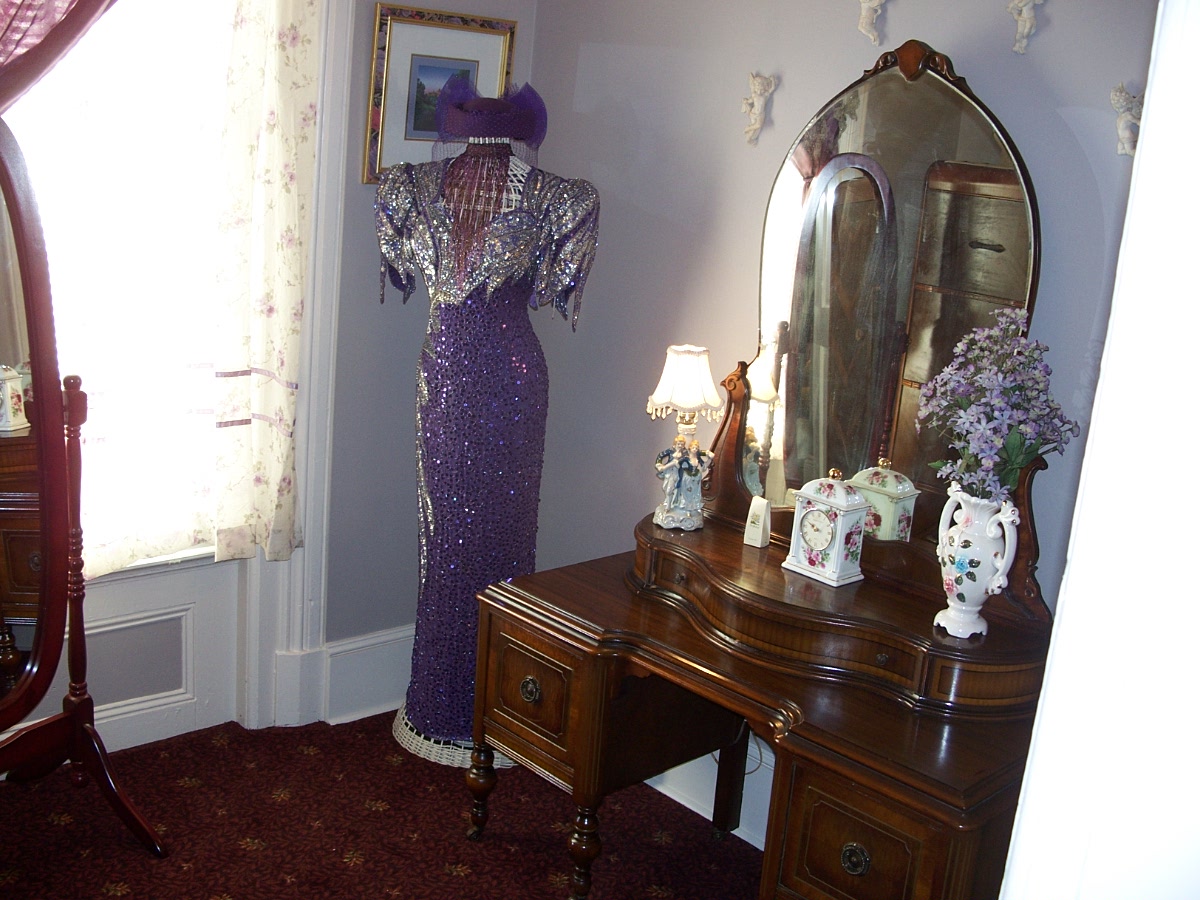 Francesca's Suite Dressing Room